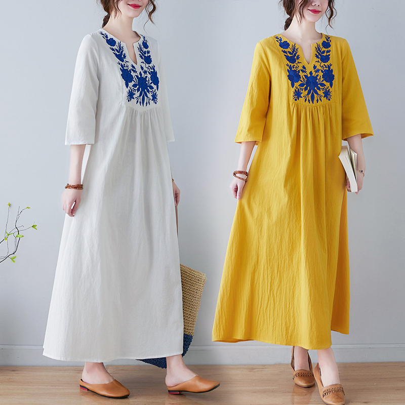Embroidery Skirt - เดรสผ้าฝ้ายลินินปักลายสไตล์ชาติพันธุ์ใหม่ คอวีลึก ทรงหลวม ความยาวระดับกลาง กระโปรงยาวคลุมเข่า แฟชั่นเทรนด์ฤดูร้อนสำหรับผู้หญิง