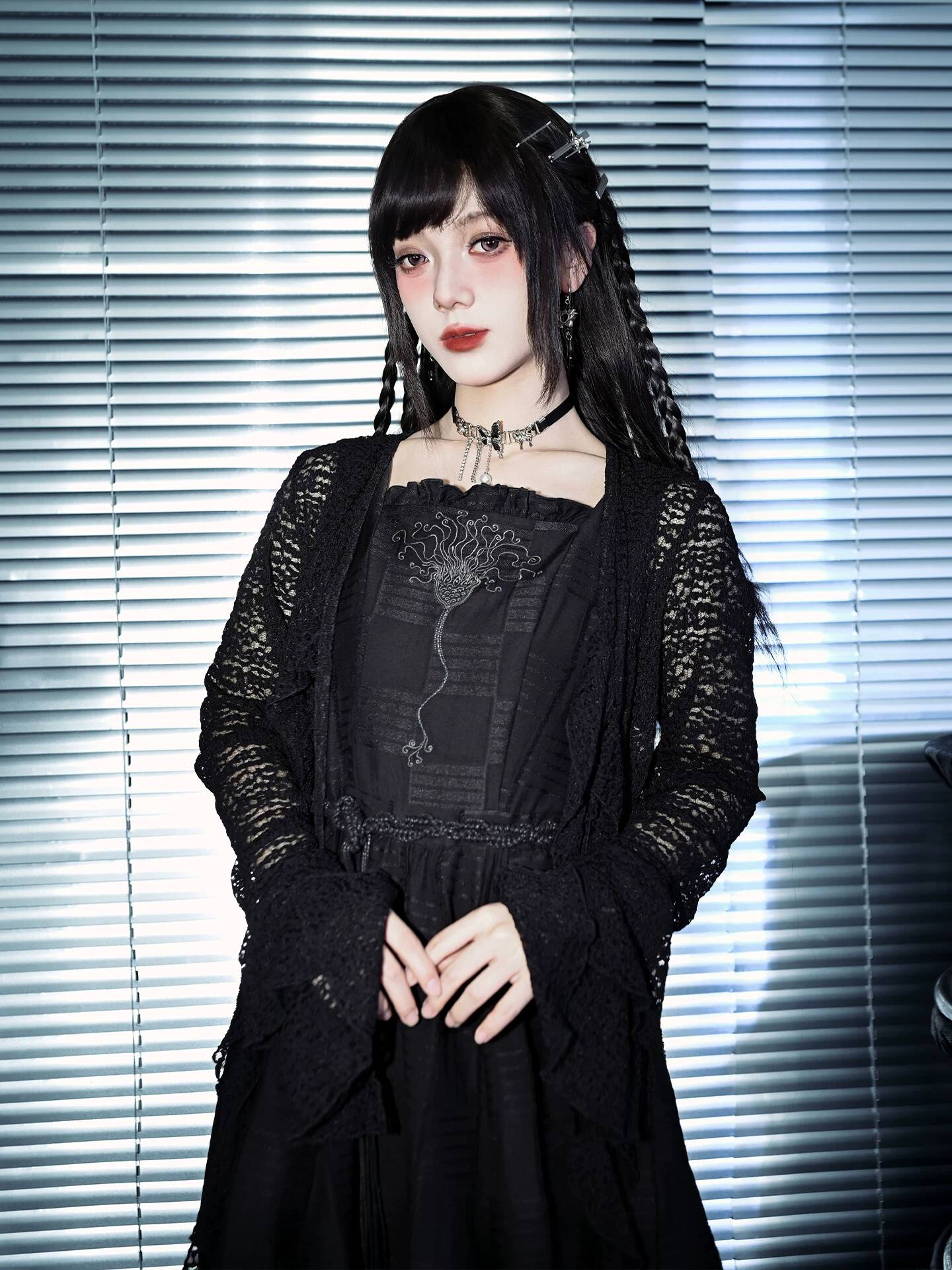 ชุดเดรสปักลายคริโนอยด์สีดำสองช - Embroidery Skirt บทวิจารณ์และราคา