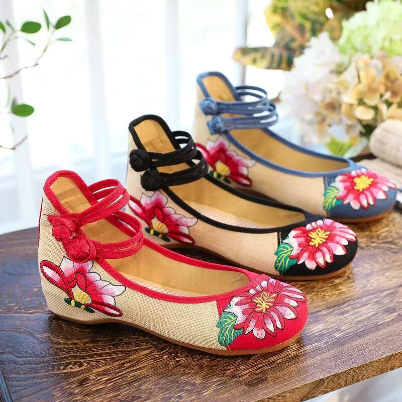 รองเท้าผ้าปักลายสำหรับผู้หญิง  - Embroidery Skirt บทวิจารณ์และราคา
